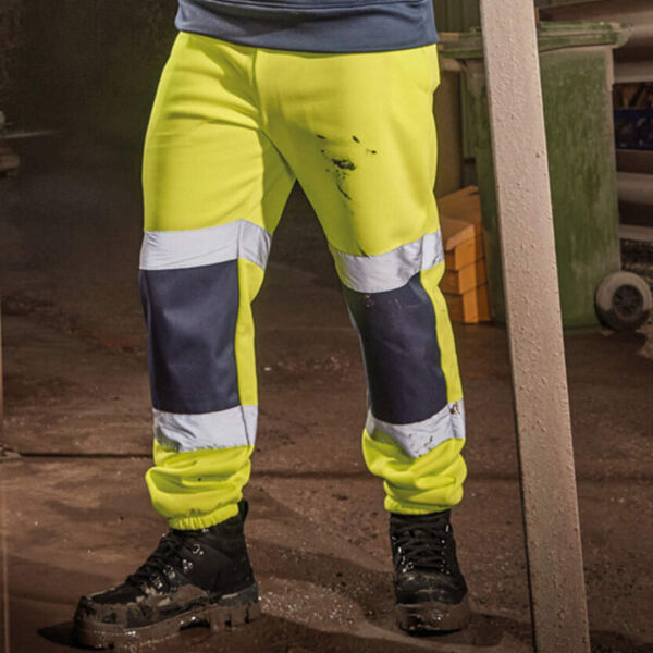 High-visibility jogger Thumbnail